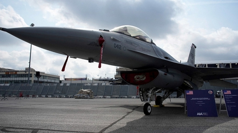 واشنطن تعزز سماء مضيق هرمز بمقاتلات "إف - 16"
